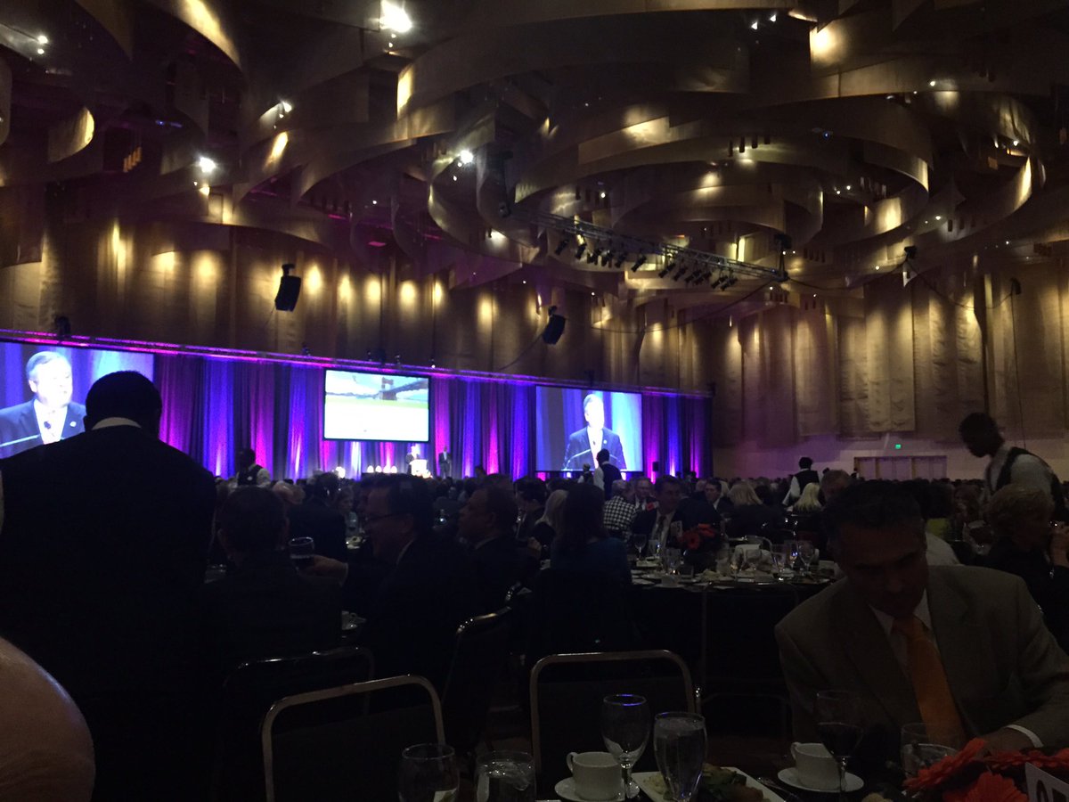 Agenda360's tweet photo. Welcoming new board chair @FifthThird Mike Michaels at @CincyChamber Annual Dinner https://t.co/bsjImpeHE0