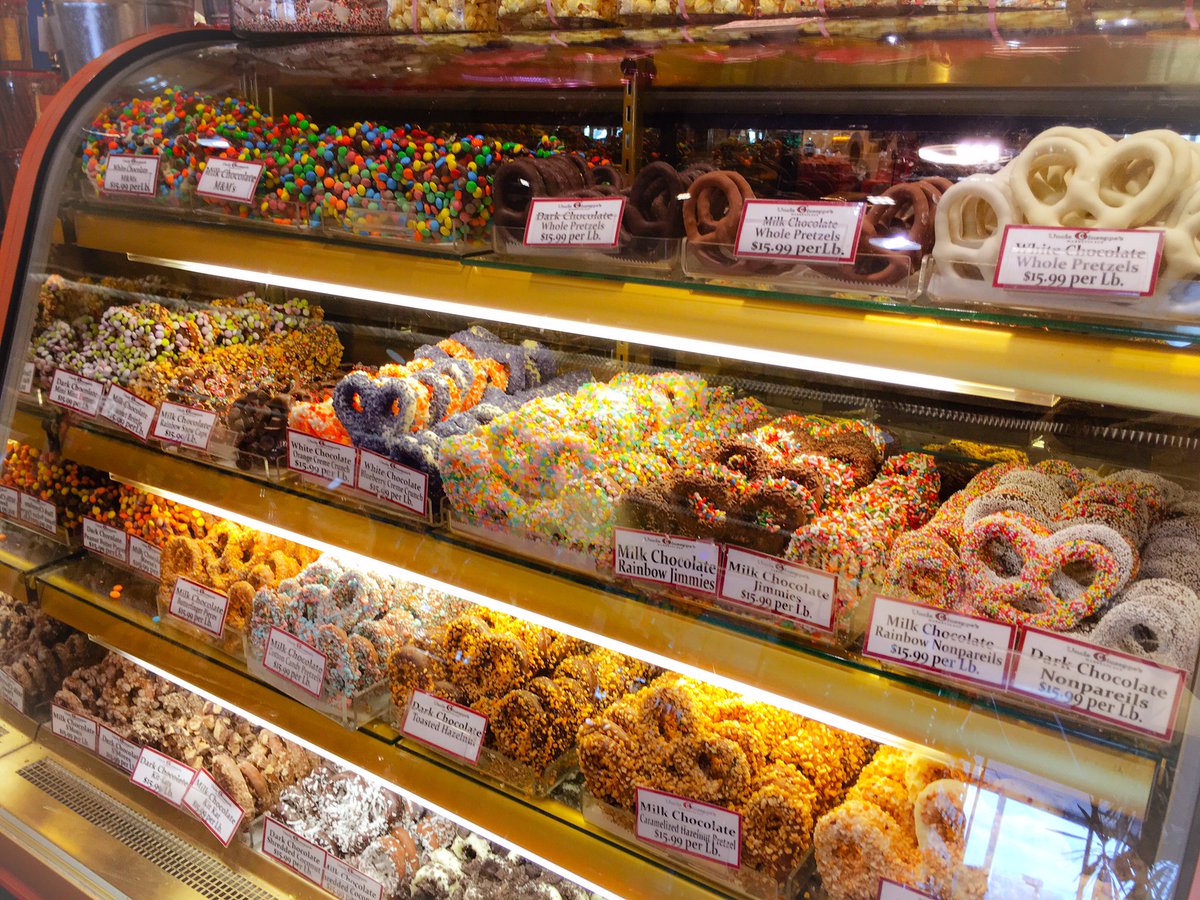 unclegiuseppes's tweet photo. Our very own version of Candy Crush! #CandyCase #Sweets #Confectionary #Instatreat #Candy #Love https://t.co/nlOpFRUuTi