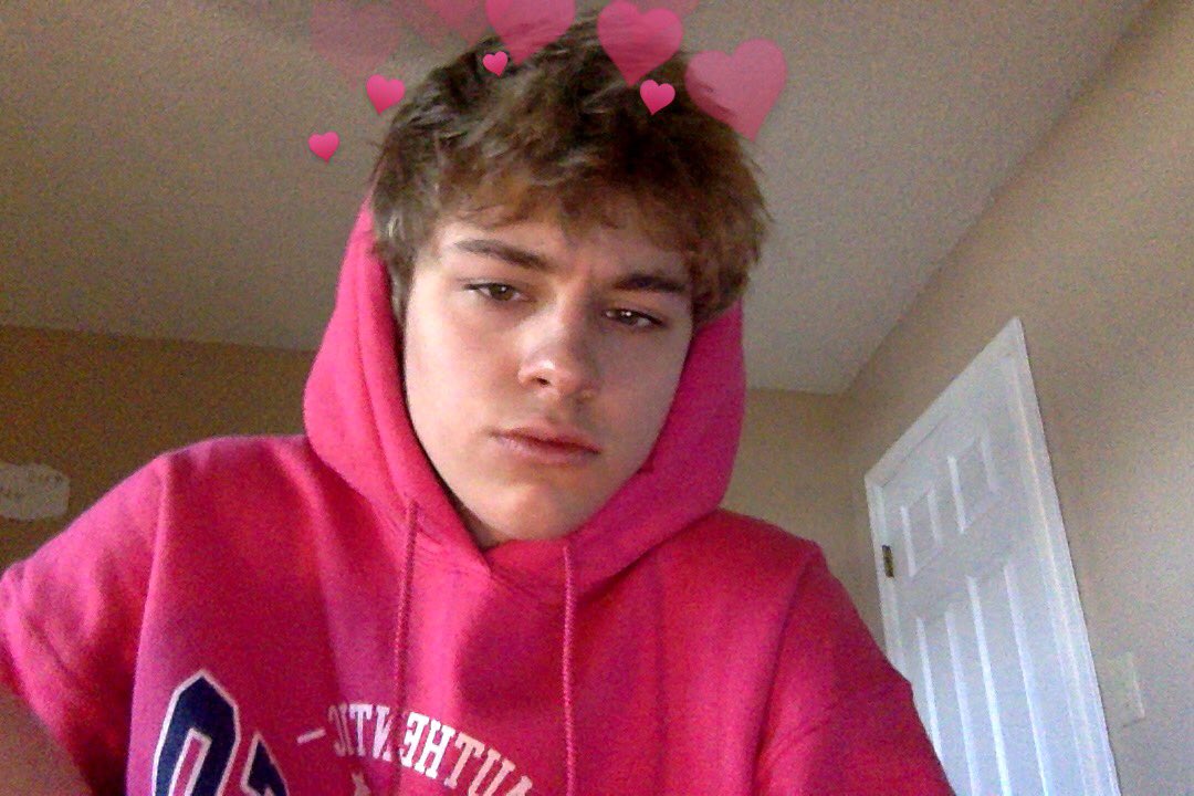 ChristianLeave's tweet photo. Please, baby, no more parties in LA https://t.co/tCAJoos9O9