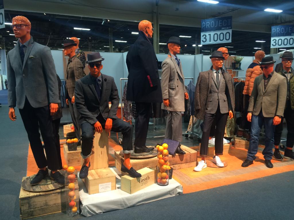 Vegas's tweet photo. Top fashion designers certainly know how to work their #MAGIC in #Vegas.  @MAGICMarketWeek https://t.co/QVVu5QFhhd