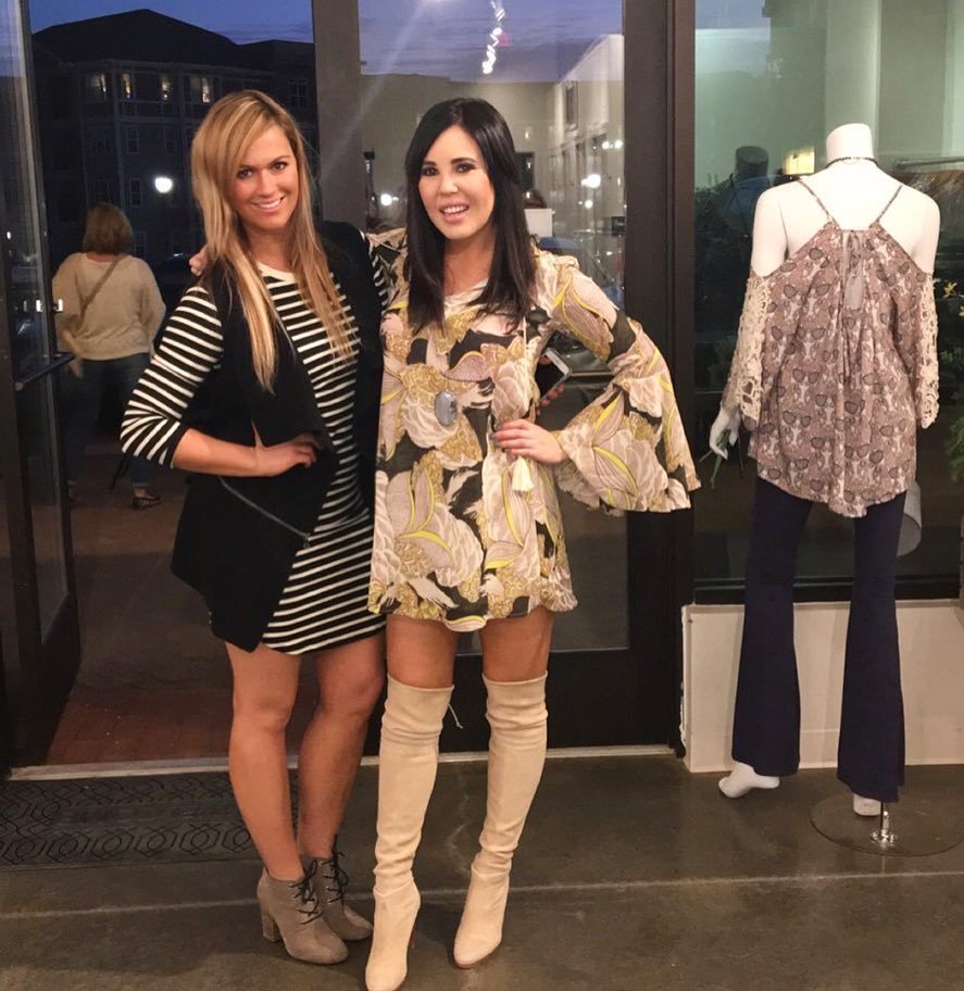 Lrg0429's tweet image. So proud of this girl!! @shopslateboutique is the best!!! @brit_style #langtree #boutique #fashion 👠👒👢👗👖