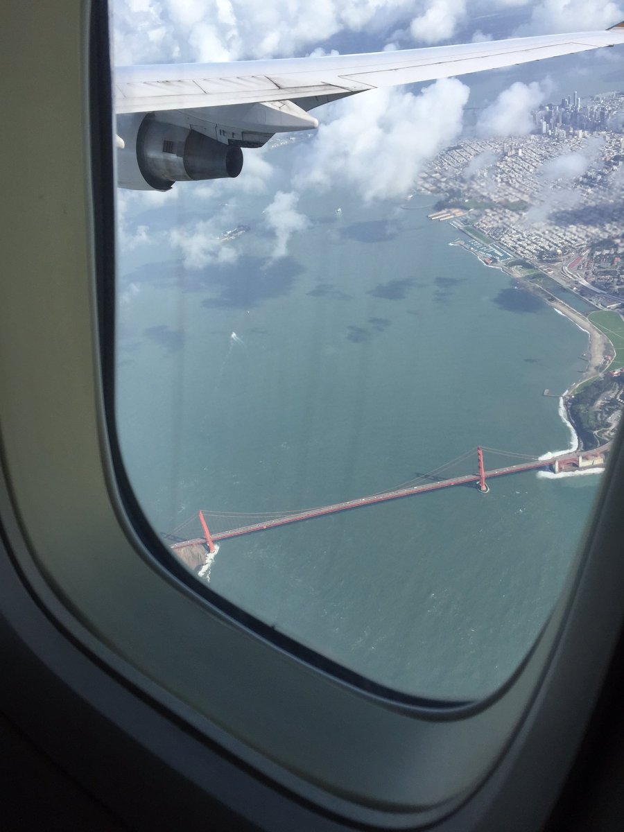 odreissi's tweet photo. .@debbiebere <g> can't complain so far, shall wie try FaceTime? ;-) #goldengatebridge #intercontinentalflight https://t.co/w0nFVdGykL