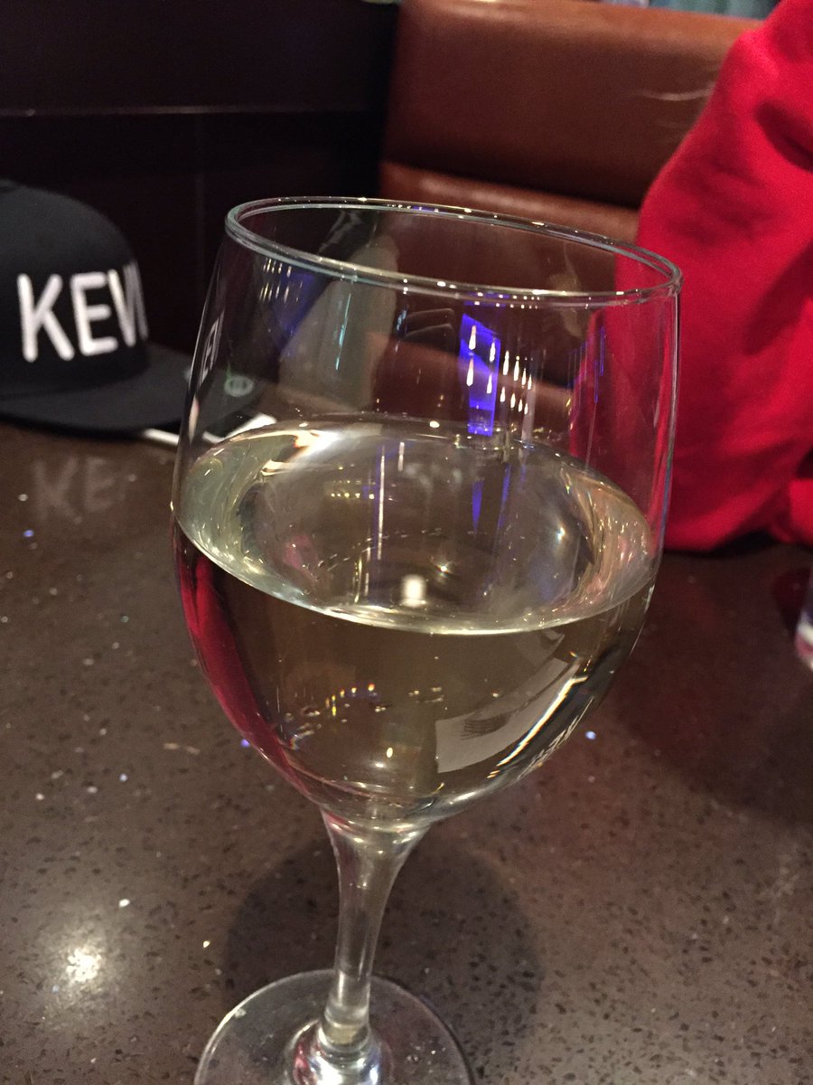 KevinLaSean's tweet image. Moscato for #NationalDrinkWineDay 🍾 #PourUp