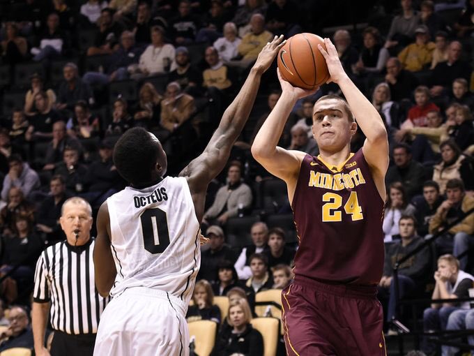 #Gophers are looking good at home tonight! 

They have the lead against Maryland!

#RaiseTheBarn