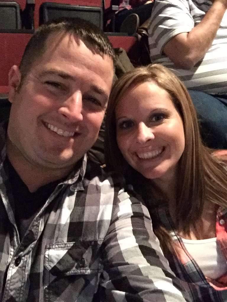 BrianMaines2's tweet photo. It's time! @blakeshelton #BSCincy https://t.co/XsT0mO6OLd