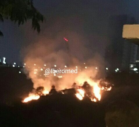 Fuerte incendio en complejo residencial de Bosques de Las Lomas - Cbinin8UAAAXQre