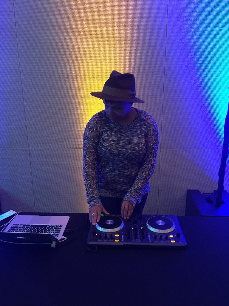 DrMichelleOwens's tweet image. DonniToo killing it on the ones and twos at #smartMS @womensfundms