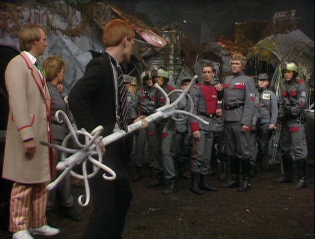my_omega's tweet image. Do NOT mess with the guy holding a coat rack!

#DoctorWho #Frontios