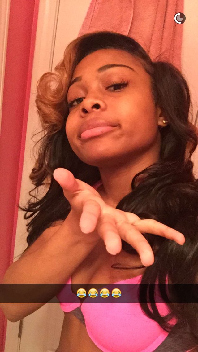 6IXHUNCHO's tweet photo. Waiting on @JaydaAyanna to make that younow account like... https://t.co/DAN8HhJzTh