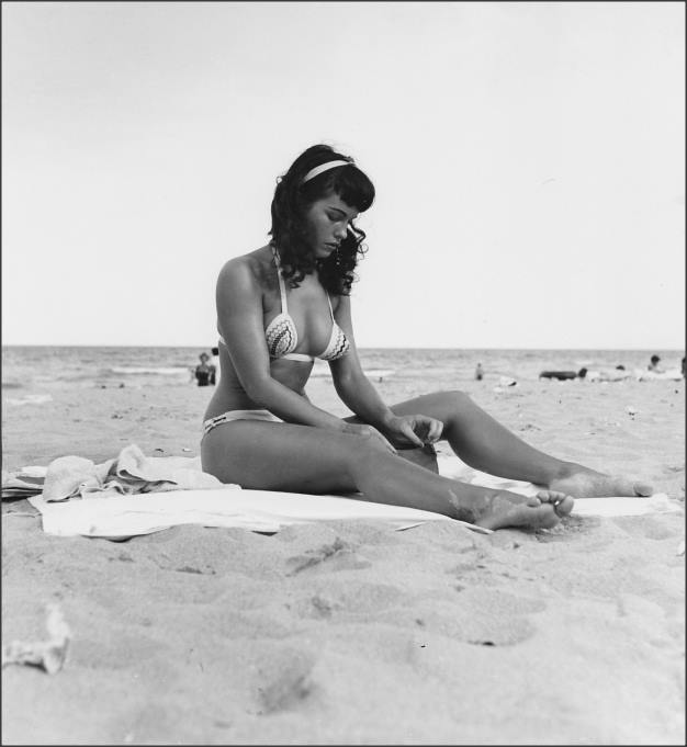 What Did Bettie Page Look Like  in 1953 