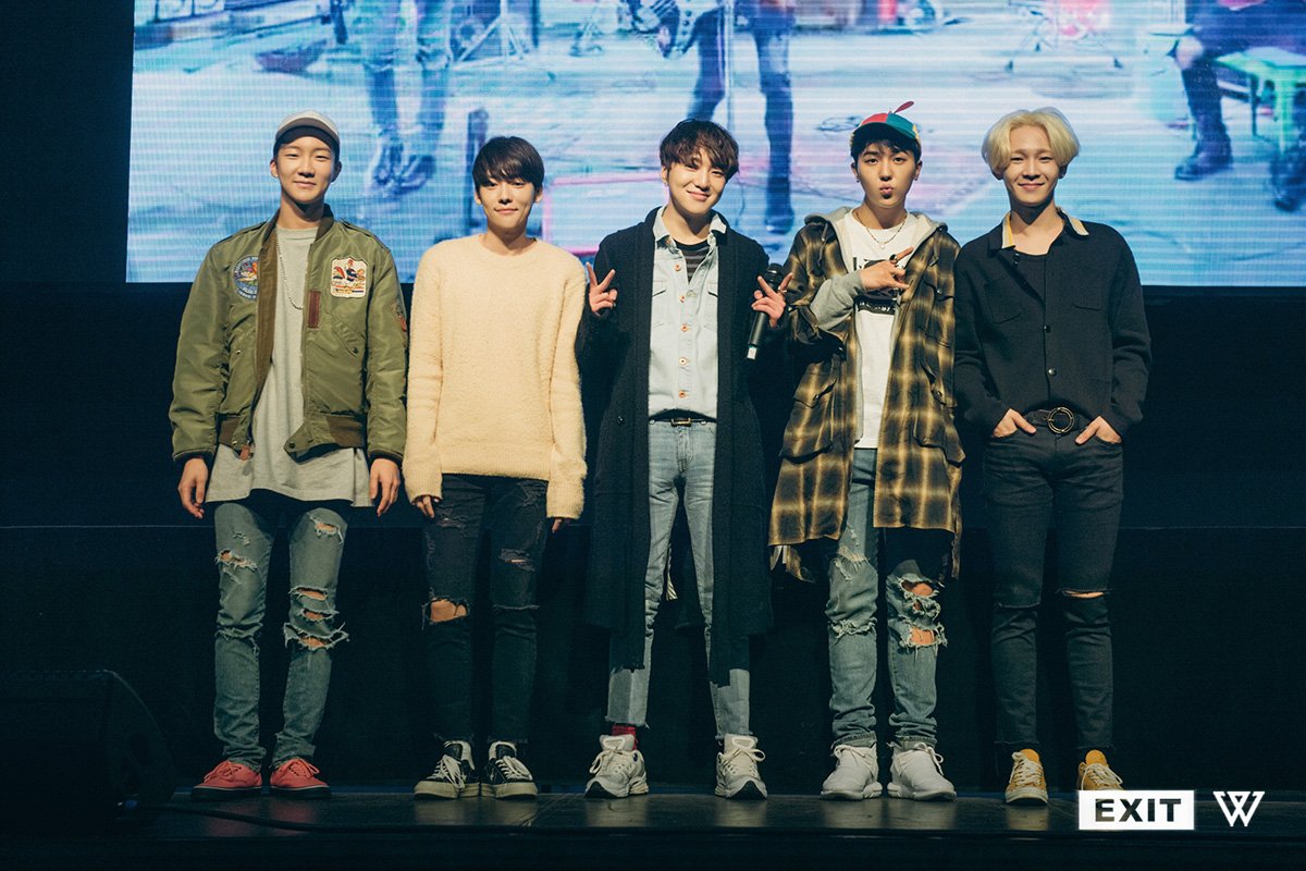 [WINNER - FAN SIGNING EVENT in DAEJEON]
More photos @ facebook.com/media/set/?set…
#WINNER #위너 #EXIT #E #EXITMOVEMENT