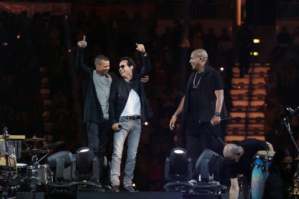 Escenario_pl's tweet photo. Marc Anthony y Gente de Zona le pusieron ritmo al escenario de #PremioLoNuestro https://t.co/p9qkVku2Px