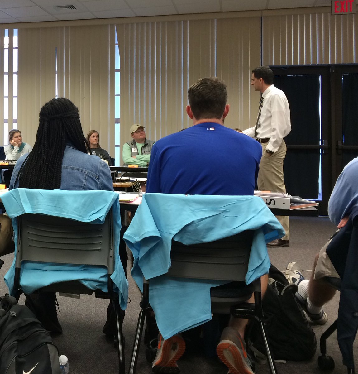 AuburnSOS's tweet photo. Thank you Dr. Milford from
@AU_CMJN for teaching the OLs how to give engaging small group sessions. #we'llbegallant https://t.co/xVIptFODNv