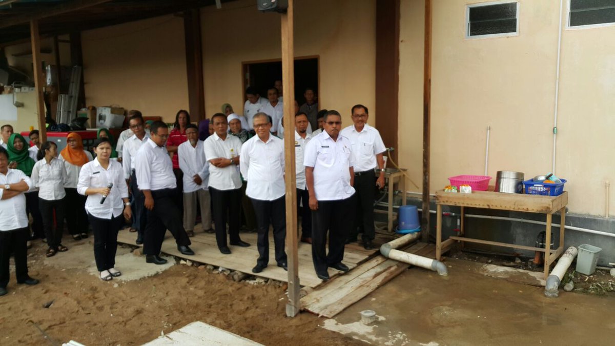 rianharedy's tweet photo. peletakan btu pertma pembngnan masjid kantah kab. Kuburaya kalabar oleh kakanwil @atr_bpn @bpn_kalbar @gusmintuarita https://t.co/D9JLOad1wo