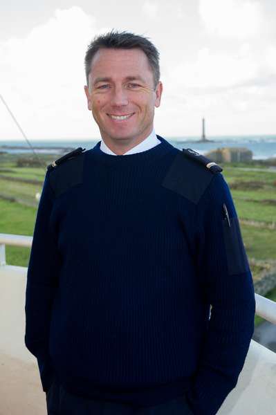 MarineNationale's tweet photo. [PORTRAIT] Olivier F., guetteur au sémaphore de La Hague #EnPermanence 
https://t.co/q4Dqt5j4Mu https://t.co/OnzMPumEkd