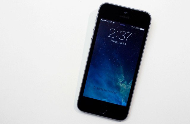 cultofmac's tweet image. Famed iPhone hacker explains why FBI’s backdoor request is such a bad idea cultm.ac/1RbnKv4