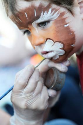 Kylie_Scott's tweet photo. Face painting tip of the day: Keep different sponges for different colors  #facepaintingtips #art https://t.co/jak8M8BMa9