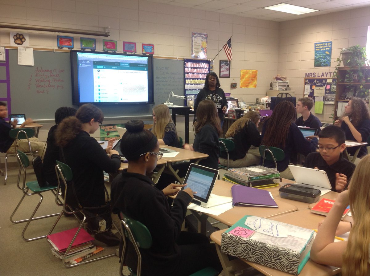 MMSCounselors's tweet photo. Mrs. Layton teaching a lesson in ELA using Google classroom. #LCSSDLD16 @PrincipalFraz @LibertyCoSchool https://t.co/3dZ8k8Dg3R