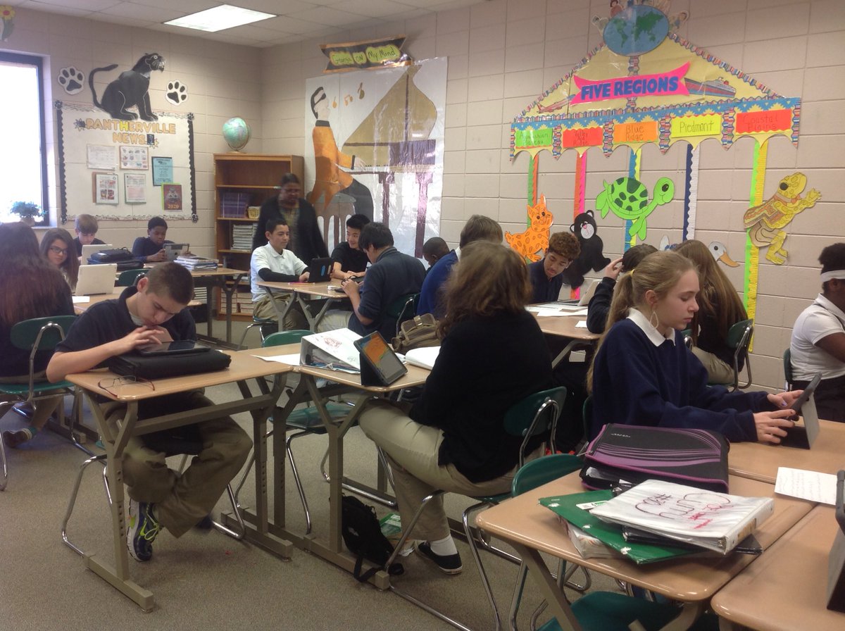 MMSCounselors's tweet photo. Mrs. Brown is engaging students in a Georgia Studies lesson using Kahoot #LCSSDLD16 @PrincipalFraz @LibertyCoSchool https://t.co/5cwGZVcvec