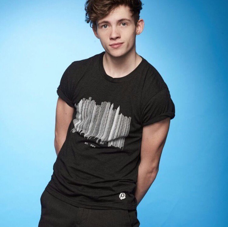 268resources's tweet image. Rooting on @tstringfellow on @AmericanIdol as he wears our shirt from #Passion2016!