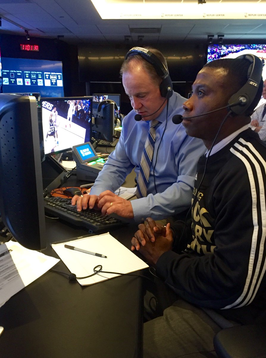 NBAOfficial's tweet image. Review (Williams): if Johnson&apos;s made shot was a 2 or 3-point FG in Q1 of #SASatLAC. Ruling: Stands, 3-point FG.