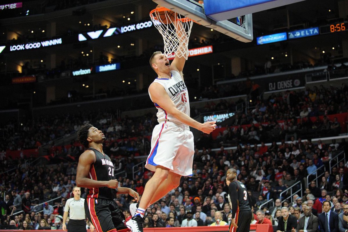 SPORTalkClips's tweet image. Cole Aldrich with 6 early points as the #Clippers hold a five point lead!

#ClippersNation #SASatLAC