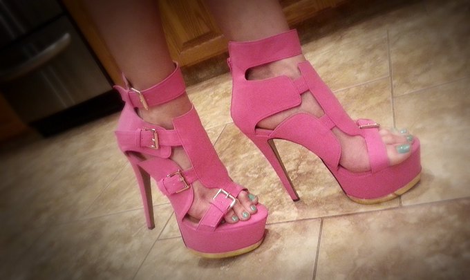 Got my cooking #heels today!  What do you think..... perfect for doing chores? Like my sexy outfit? <a href="/tag/heels"class="tags">#heels</a><a href="/tag/sweats"class="tags"><span>#sweats</span></a>