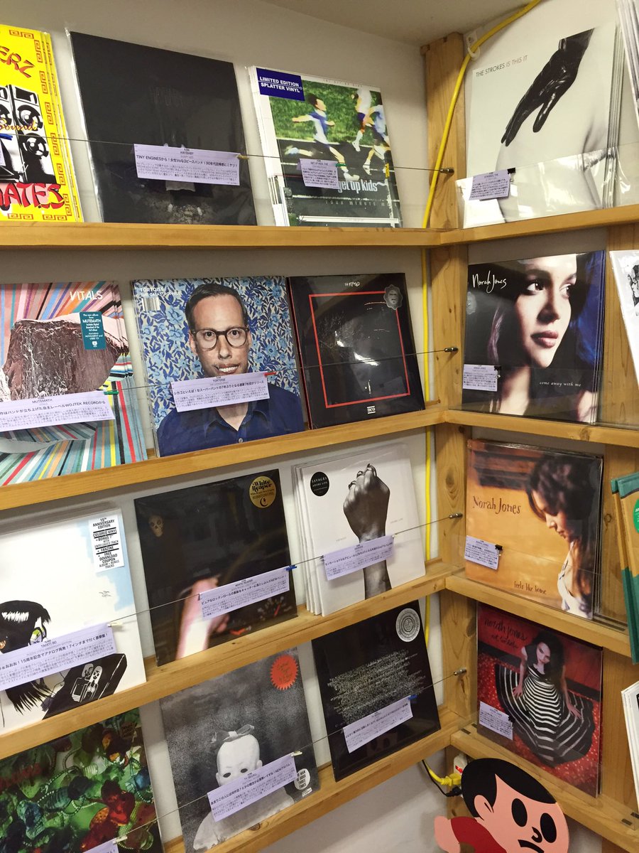 DAWA_FLAKE's tweet photo. FLAKE RECORDS 2016.2.19
#FRIDAY!! #FLAKERECORDS #weekend #supportyourrecordstore https://t.co/sAJlnpHaVl