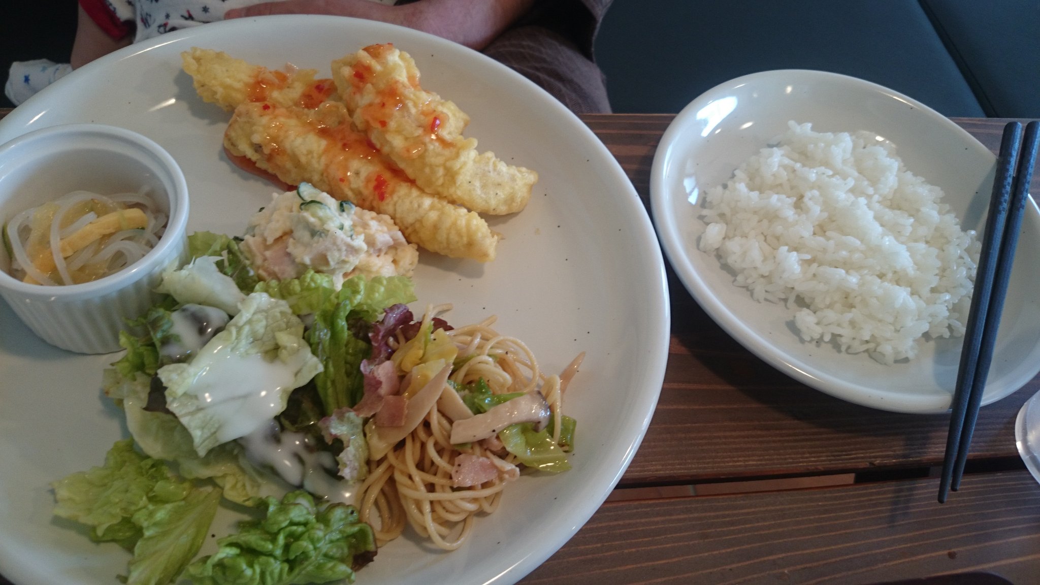 Nakagawa Fam Mom Yumi Syas にランチにいってきました お魚のランチ お肉のランチ 丼ランチどれもおいしかったです 一周年記念クッキー撮るのわせた 徳島県 阿南市 那賀川町 カフェ T Co 6tqcwshdtk Twitter