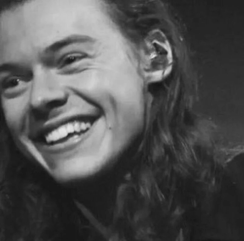 dimplehxrrys's tweet photo. i hope you're always smiling! you deserve all the love and happiness of this world. be happy always ✨♥ @Harry_Styles https://t.co/DPgiuJgr1G