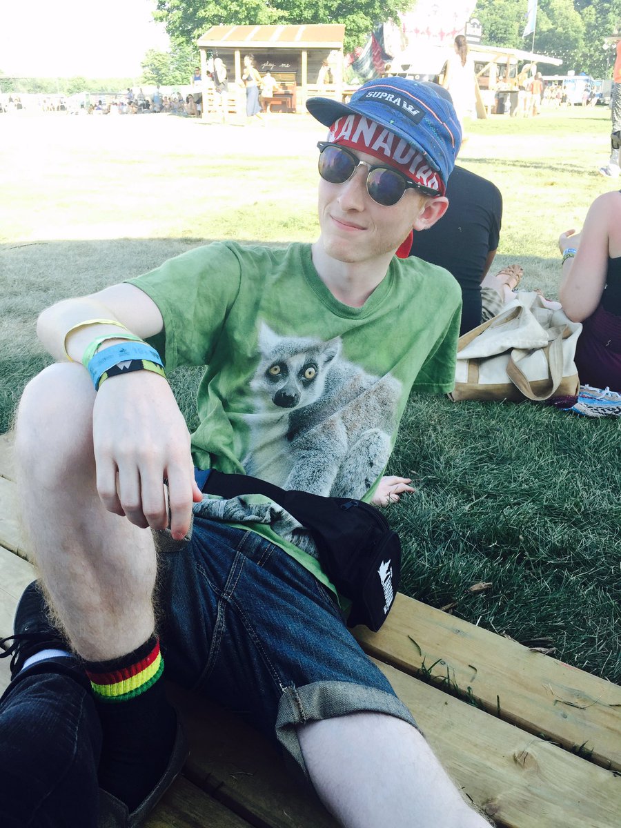 DevinCalow's tweet photo. @Indie88Toronto #festivalflashbacks just chilling inside and out of a car at @wayhomefestival '015 https://t.co/ymnjFSkGVi