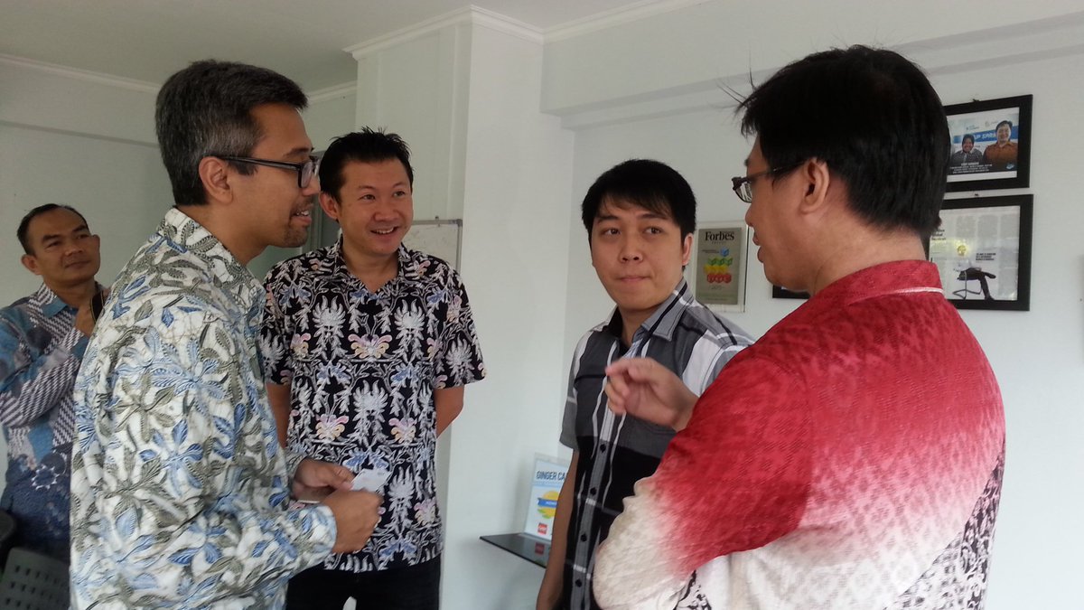 evir27's tweet photo. Jajaki kj sama IT dgn Eropa Tengah Timur, Dir. ETT bertemu perusahaan IT Bandung WGS, agate, geekfarm @ditett_kemlu https://t.co/PUGM10GiMS