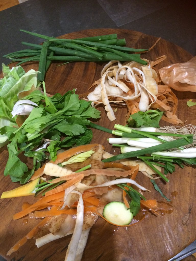 kitch_therapist's tweet image. Tomorrow morning I'll be running a @FoodKnowHow #workshop, turning your #food scraps into a scrumptious masterpiece!