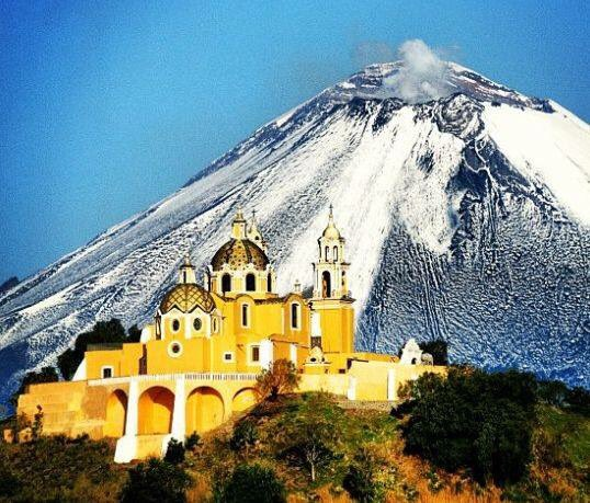 EmbamexJP's tweet photo. Sorpréndete con la belleza de #Cholula,Puebla. vía @100imperdibles 
 チョルラ（プエブラ）の美しさをご覧あれ。#メキシコ https://t.co/VLUuCO0aoN