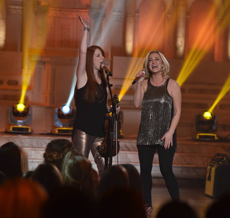@AmeliaJE__ should have been up there. She & @kelliepickler had one of the best duets of the night. #SudsInTheBucket