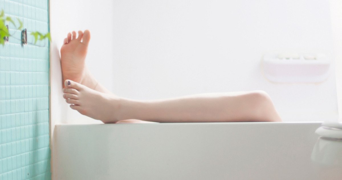 NYMag's tweet photo. The key to surviving February? Baths: https://t.co/Rdwc4sj5Sa https://t.co/SgSCGN5xzM