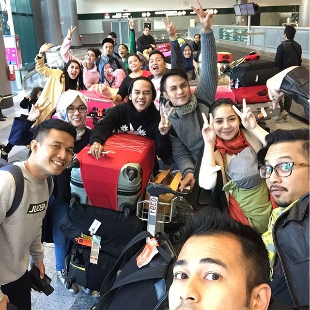 RANS_update's tweet photo. Rombongan ampun 35
oranggg fiiiuhhh....
Italyy !! Yeayy....Rombongan
siput.... Wakakakaka ...
Kudu sabar".... Tx to https://t.co/ePxray8vbg