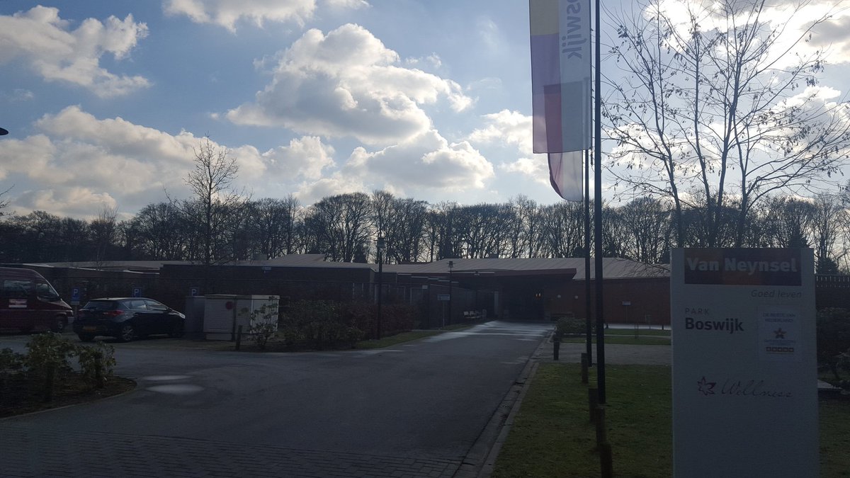 AndreaAmbiora's tweet photo. Bij Park Boswijk (@VanNeynsel) en @AngelavanHemert voor een nieuw artikel in InVorm van @Transvorm_ZenW 👍 https://t.co/8fn1kEvrP3
