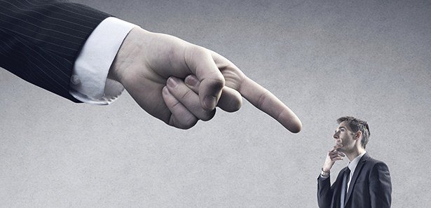 Obbedienza Autorità: Eseguire un ordine ci fa sentire meno culpabili