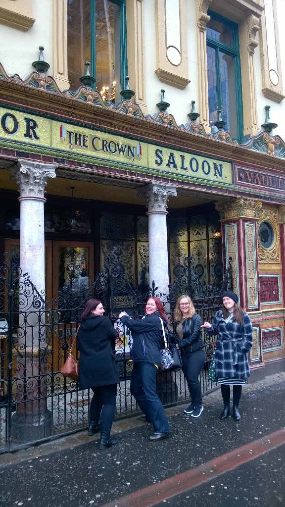 Sewendipity's tweet photo. Let us in!! #its5oclocksomewhere https://t.co/HL7XyW8nfQ