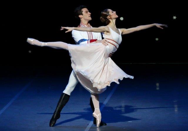 teatroallascala's tweet photo. At 8pm the #Nutcracker returns on stage with @CovielloClaudio &amp; @NicolettaManni ! More info https://t.co/RtJgIP1D3I https://t.co/jPdJDDqMwh