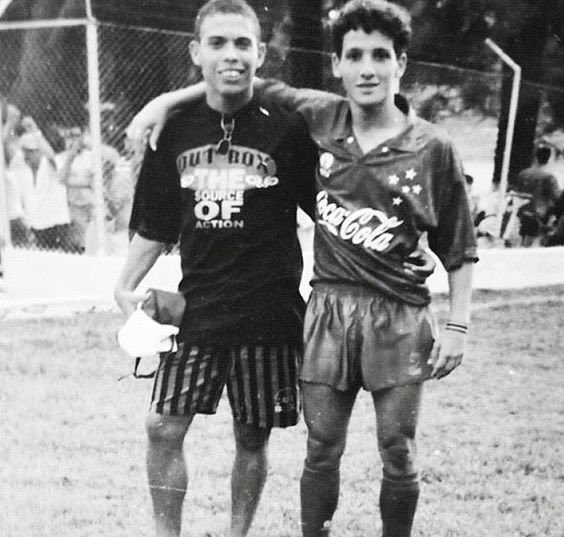 FOTOS HISTORICAS O CHULAS  DE FUTBOL - Página 3 Cbk48N6UYAUKGr7