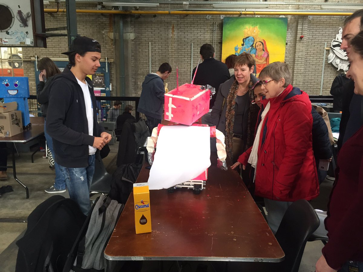 weirdweek2016's tweet photo. Meanwhile in de Hall of Fame #weirdweek2016 #fontysICT https://t.co/RGiXJ3M7dz