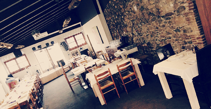 Cerca de Barcelona, <a href="/LesTresAlzines/">Les Tres Alzines</a> nos obsequia con su 'gastronomía honesta' bit.ly/1mLNtPZ por <a href="/AngelGM87/">Ángel García Muñoz</a>