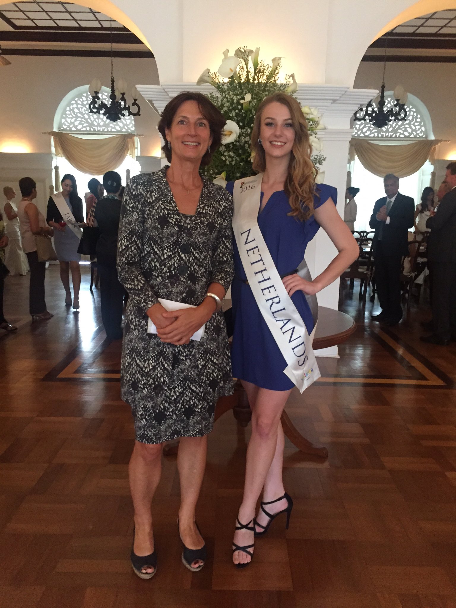 X 上的Joanne Doornewaard：「Vera Dijkstra contesting for Miss Tourism Sri Lanka  with 19 other beautiful ladies, at PMs Temple Trees #SriLanka.  t.cott6IsZuaOL」  X