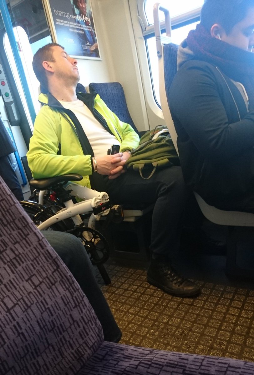 Katonym's tweet image. FINALLY got a picture of the motherfucker #bromptonwanker #twophones #highvis #Southeastern #seathoggery