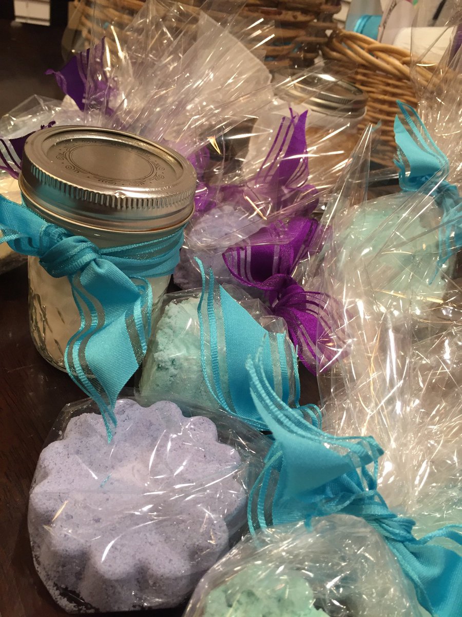 chappatrons's tweet photo. #2016SpringForTheArts auction mania just exploded in a kitchen near you @Chaptheatre @ChaparralBand @positivechap2 https://t.co/gFp5mJNLCT