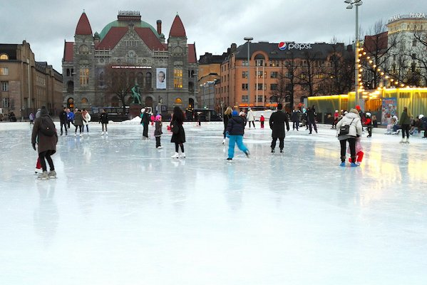 During the #winter holiday period #Helsinki's <a href="/Jaapuisto/">Jääpuisto</a> will be open daily! icepark.fi