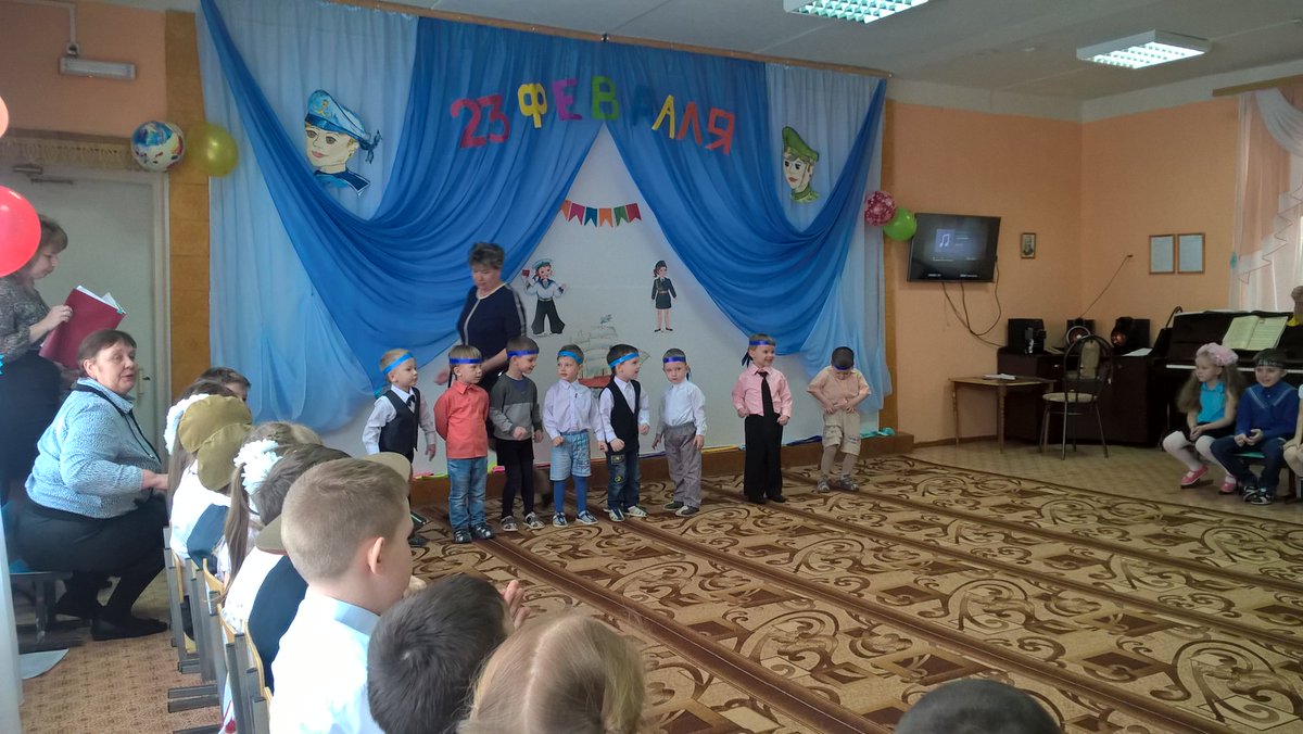 Воспитанники детского сада поздравили пап с Днем защитника Отечества.