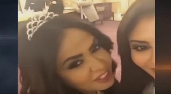 السعودية خديجة الوعل تقيم حفلاً بمناسبة طلاقها 3 CbkDnyJXIAA9lq